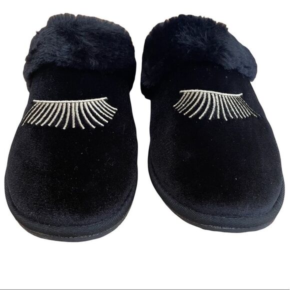 BETSEY Johnson Embroidered Eyelash Plush Slippers Black Size 7/8 - Picture 2 of 7